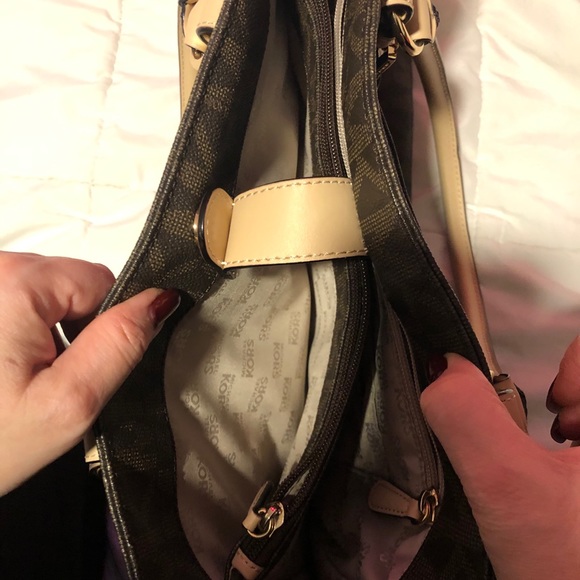 Michael Kors Bag! - Picture 2 of 4